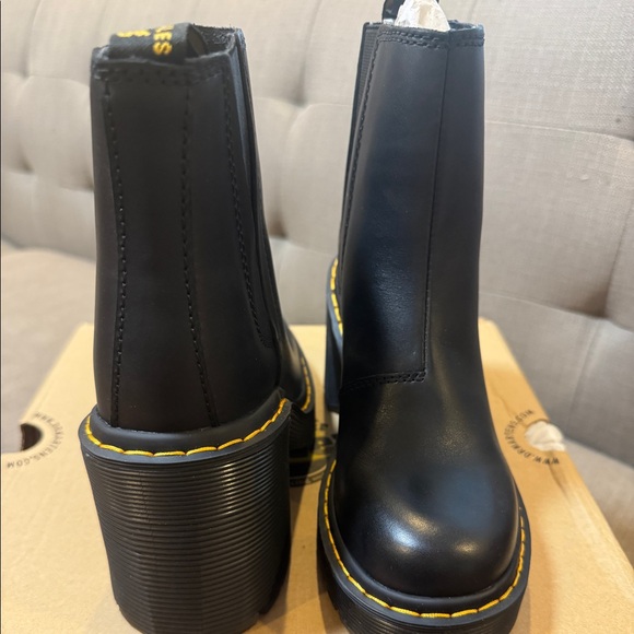 Dr. Martens Shoes - NIB Dr martens Chelsea boots size 5